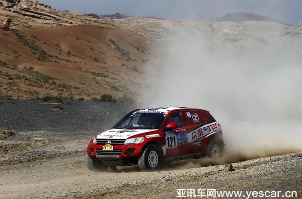 環(huán)塔日記:眾泰車隊風(fēng)雨路 李鵬程狂飆不剎車