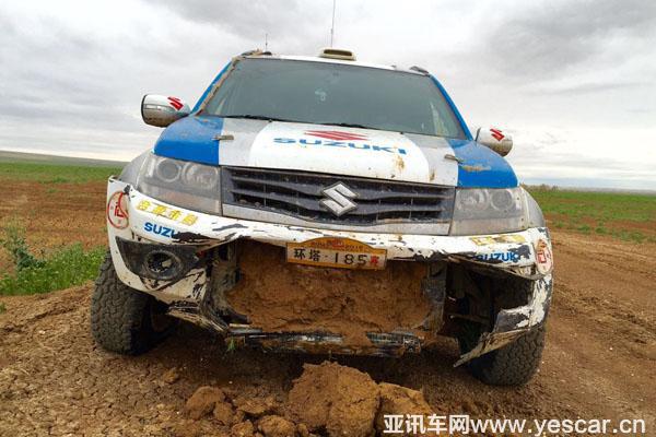 何勇被冽狼帶進炮彈坑 賽車無大礙目標仍明晰