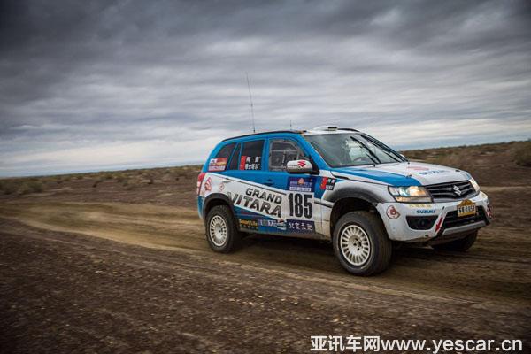 何勇被冽狼帶進炮彈坑 賽車無大礙目標仍明晰