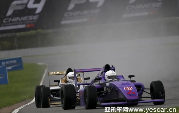 強(qiáng)敵退出劉凱F4迎坦途 CFGP兩車手內(nèi)斗再升級(jí)