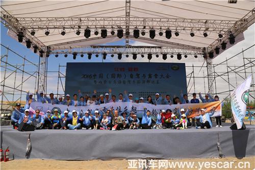 13164918f6efc7db6a6812.jpg 參與江鈴馭勝穿越沙漠之旅的車主合影.JPG