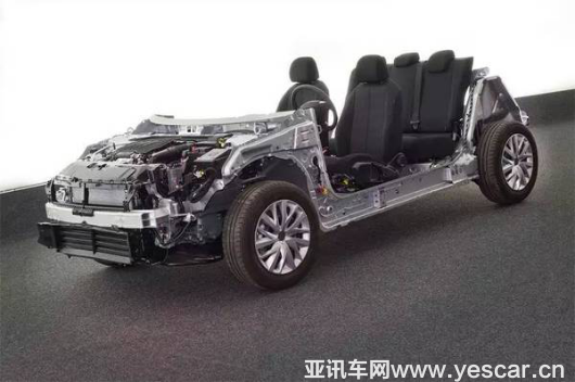 10-高顏值引領(lǐng)新風(fēng)尚 新一代東風(fēng)標(biāo)致308領(lǐng)跑中級(jí)車市場(chǎng)467.png