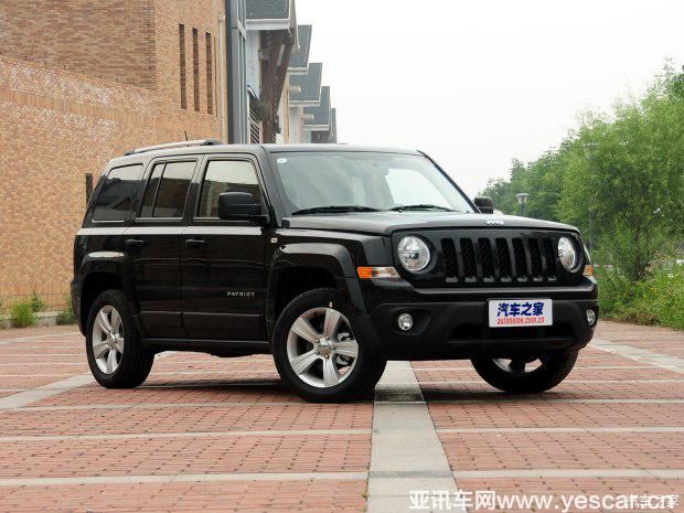 Jeep(進(jìn)口) 自由客 2014款 2.4L 豪華導(dǎo)航版 Jeep(進(jìn)口) 自由客 2014款 2.4L 豪華導(dǎo)航版