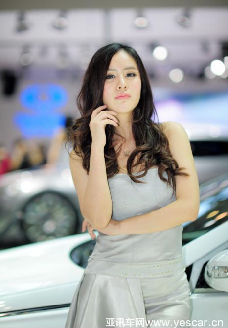 15141307425561f5759452.png 2016重慶車博會或?qū)⒊霈F(xiàn)的明星車模0714408.png