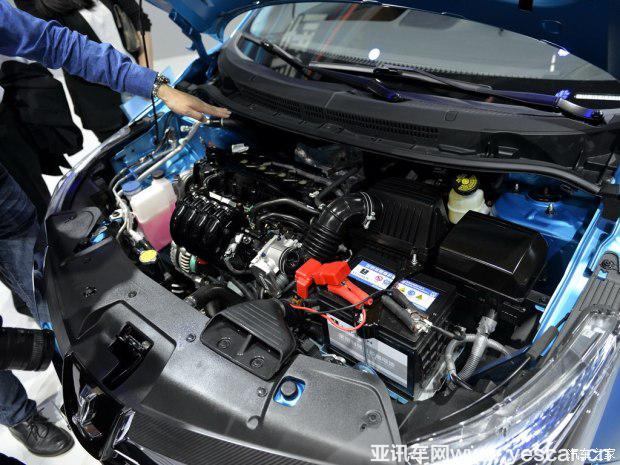 東風(fēng)裕隆 銳3 2016款 1.6L CVT尊享型天窗版 東風(fēng)裕隆 銳3 2016款 1.6L CVT尊享型天窗版