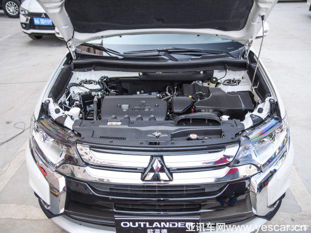 廣汽三菱 歐藍(lán)德 2016款 2.4L 四驅(qū)尊貴版 7座 廣汽三菱 歐藍(lán)德 2016款 2.4L 四驅(qū)尊貴版 7座