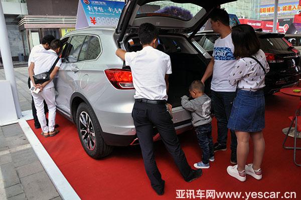 1815191969bad0c4df2831.jpg 現(xiàn)場人氣.jpg