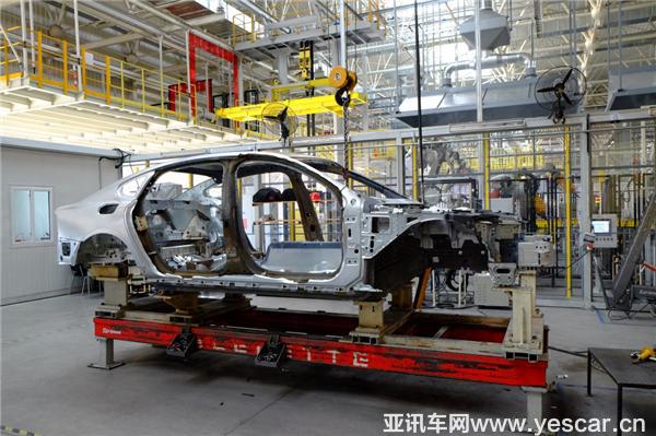 6周完成一輛完整的全新S90長軸距豪華轎車白車身撕裂實(shí)驗(yàn).JPG 6周完成一輛完整的全新S90長軸距豪華轎車白車身撕裂實(shí)驗(yàn).JPG