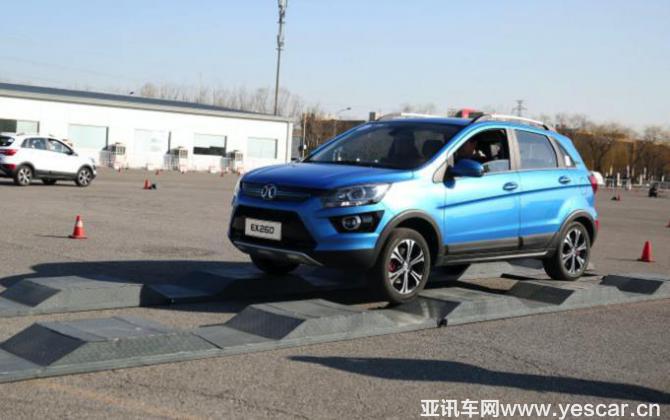  美女配靚車！全方位體驗“唯一可買”純電動SUV EX260