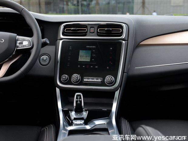 領(lǐng)克 領(lǐng)克01 2017款 兩驅(qū)基本型