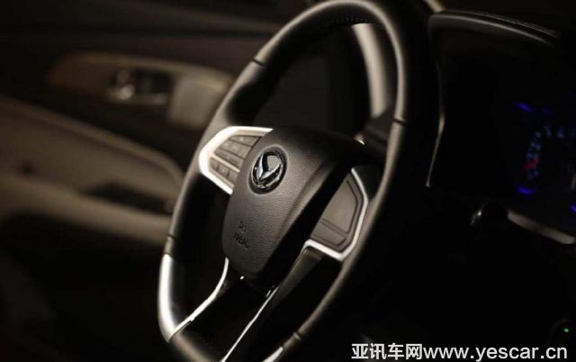 紅毯秀百咖云集 北汽幻速S5靠“套路”取勝