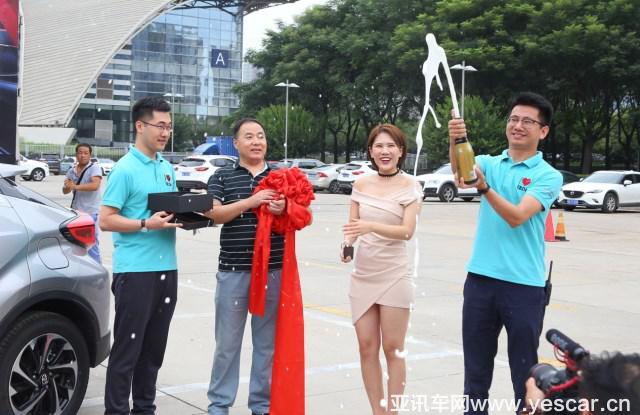 送車上門 一汽豐田奕澤IZOA絕塵而來撼動古都 交車儀式第二站——西安