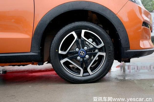 試駕北汽新能源EC3：續(xù)航提升、科技感爆棚，純電動(dòng)選它沒(méi)毛??！