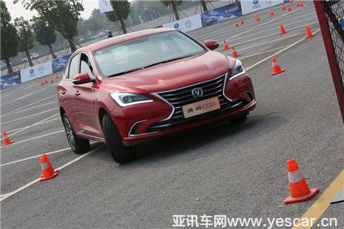 中級(jí)車?yán)镒铎n的仔，第二代逸動(dòng)高能版   