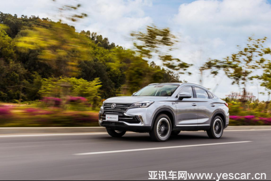 新手司機(jī)體驗(yàn)，長安cs85 coupe讓“自動駕駛”成為可能877.png