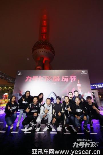 韓寒東方明珠飛馳人生 試駕九號卡丁挑戰(zhàn)最快圈速