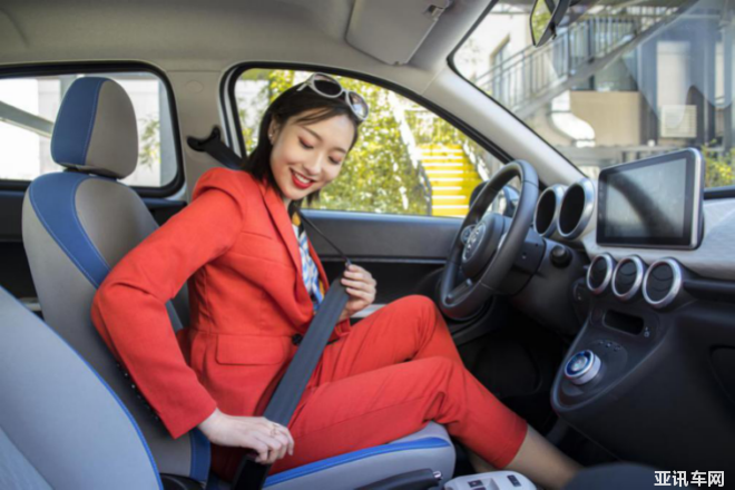 5-顏值升級(jí)！歐拉 R1女神版新增配色成時(shí)尚idol1058.png