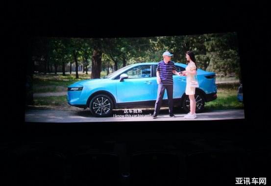 /Users/lujun/Desktop/主資訊稿/【資訊通稿配圖】長城汽車傾力出演 共敘鄉(xiāng)情 電影《我和我的家鄉(xiāng)》十一正式上映/張北京的夢想之車歐拉iQ-2.jpg張北京的夢想之車歐拉iQ-2