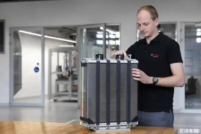 24090859b0c6b61ea66723.jpg image002.jpg