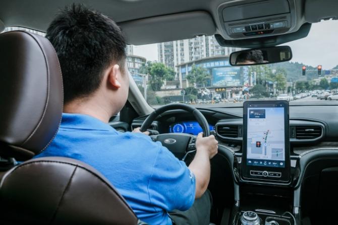 陳安寧參加國際經(jīng)濟顧問團會議，助力成渝唱好“雙城記”