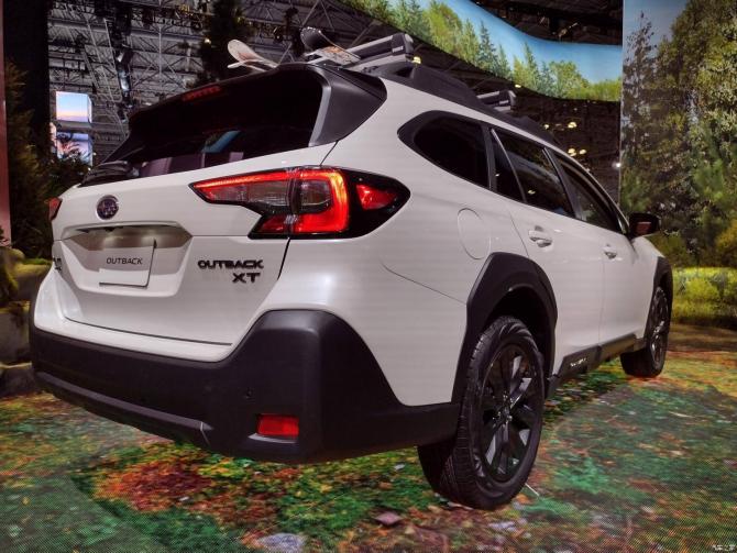 140856519c0140f41e6825.jpg image004.jpg