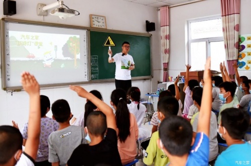汽車之家紅綠燈課堂發(fā)起兒童交通安全倡議，守護(hù)兒童平安過六一