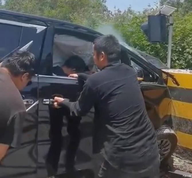 01091139daf0d057011737.jpg image001.jpg