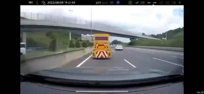 150018443f2c10db5a5127.jpg image001.jpg