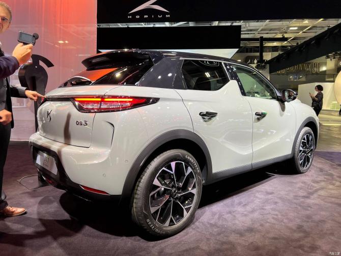 18090712e5a4ed7c902991.jpg image003.jpg