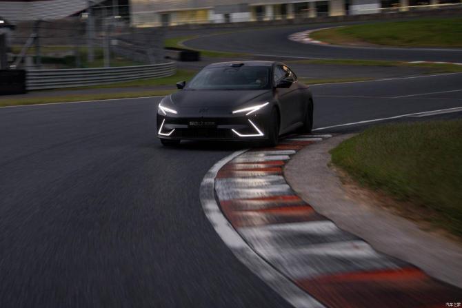 19084321de02c3abbb0569.jpg image002.jpg