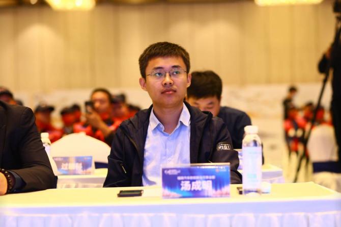 31100406fb9e1fbc928752.jpg image002.jpg