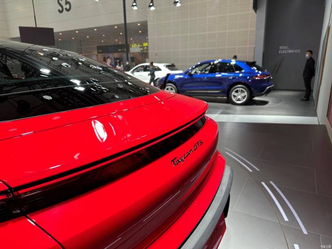 1108390027f64f52489080.jpg image009.jpg