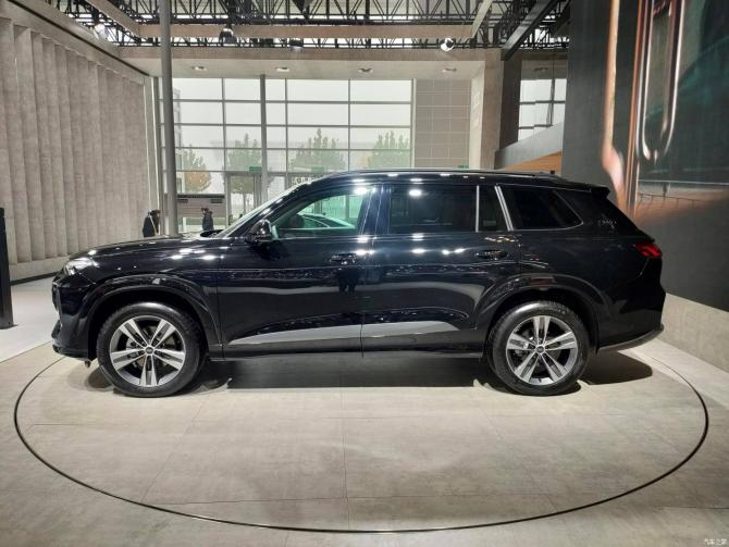 1108520744f88446198175.jpg image002.jpg