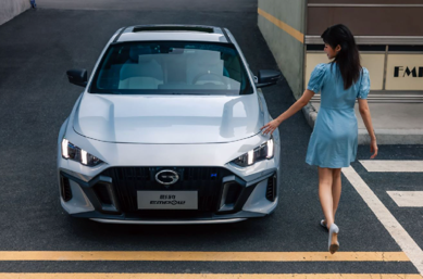 影豹J20混動(dòng)版為珠海航展殲20“威龍展翅”打call