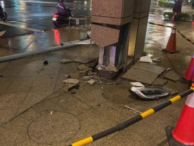 280835077cb506f56e4217.jpg image002.jpg