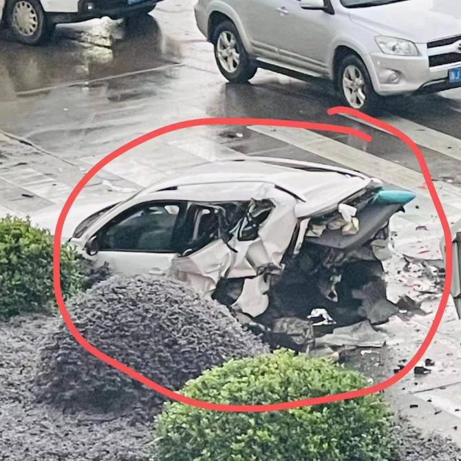 290915164931d0bc787770.jpg image002.jpg