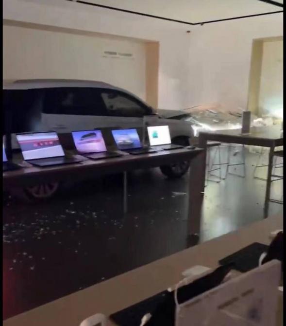 09083752018305a9103718.jpg image002.jpg