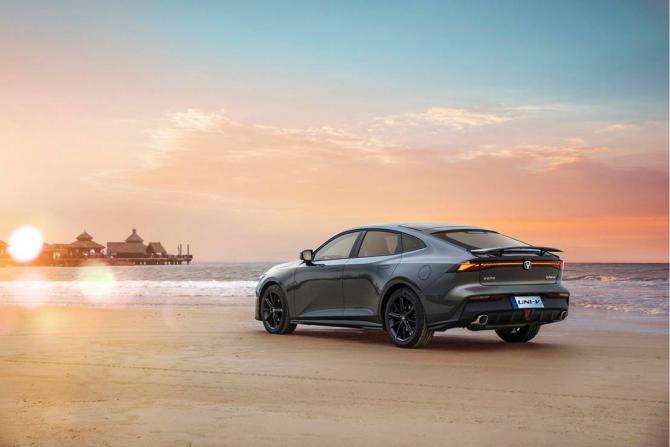 10160243005113990a0035.jpg image003.jpg