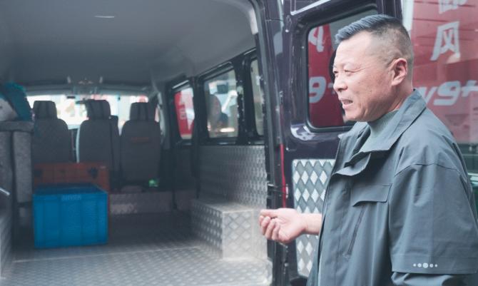 2415411607298348807577.gif image004.gif