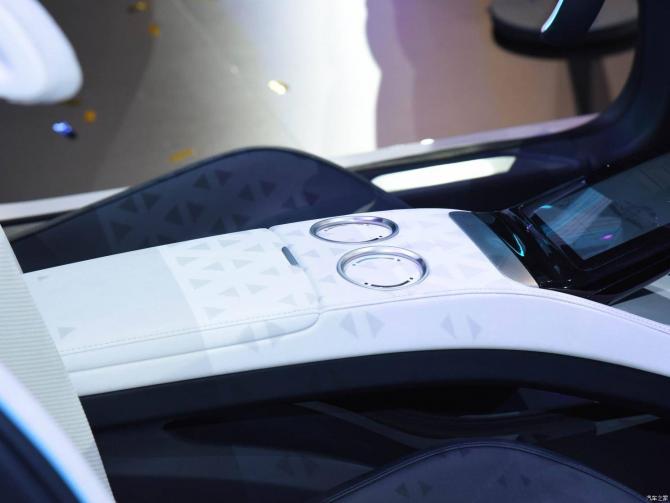 1809200855c74a7a8a1246.jpg image009.jpg