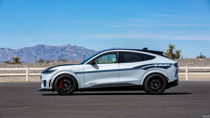 28083200a4697f9dcb2555.jpg image003.jpg