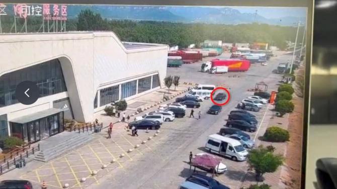 22084109b0f49423c74268.jpg image002.jpg