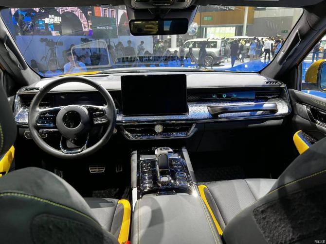 10081911c3acc77c6d9169.jpg image003.jpg