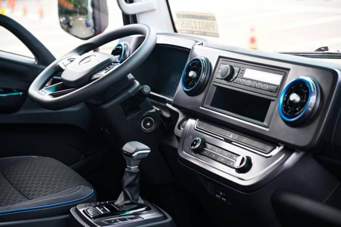 16095738a89f25e4846815.jpg image004.jpg