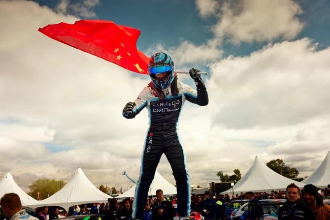 20112709e76bee06274977.jpg image004.jpg