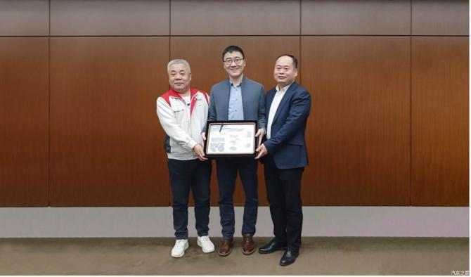 010838113a3690944b5547.jpg image001.jpg