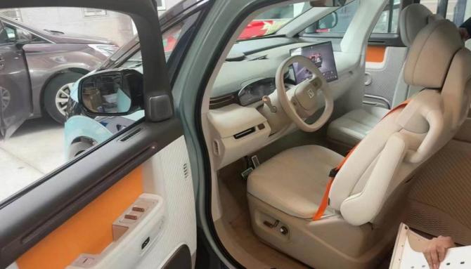 1108302144de19a7995485.jpg image002.jpg