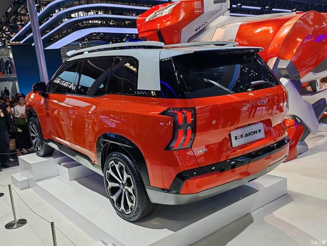 2608150975599f8fe49686.jpg image003.jpg