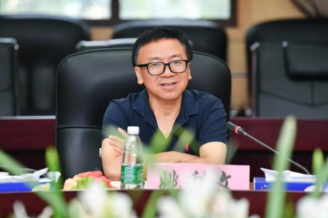 0908185648a36e0fa46870.jpg image003.jpg