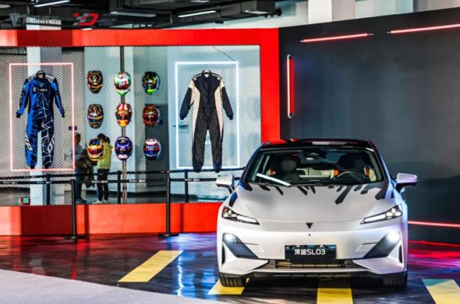 深藍(lán)駕駛學(xué)院巔峰對(duì)決圓滿(mǎn)收官，攜手車(chē)主開(kāi)啟駕趣新體驗(yàn)